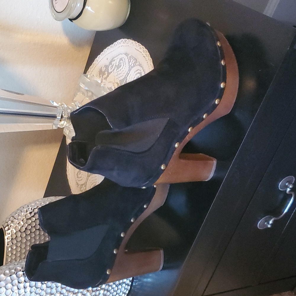 Lov Mark black Chella-3 ankle heel boots with rivet embellishments